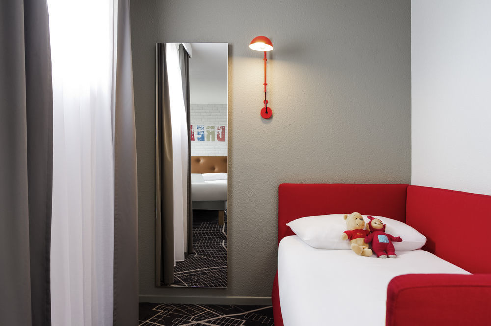 Hotel Ibis Styles Chartres Metropole Le Coudray Exterior foto
