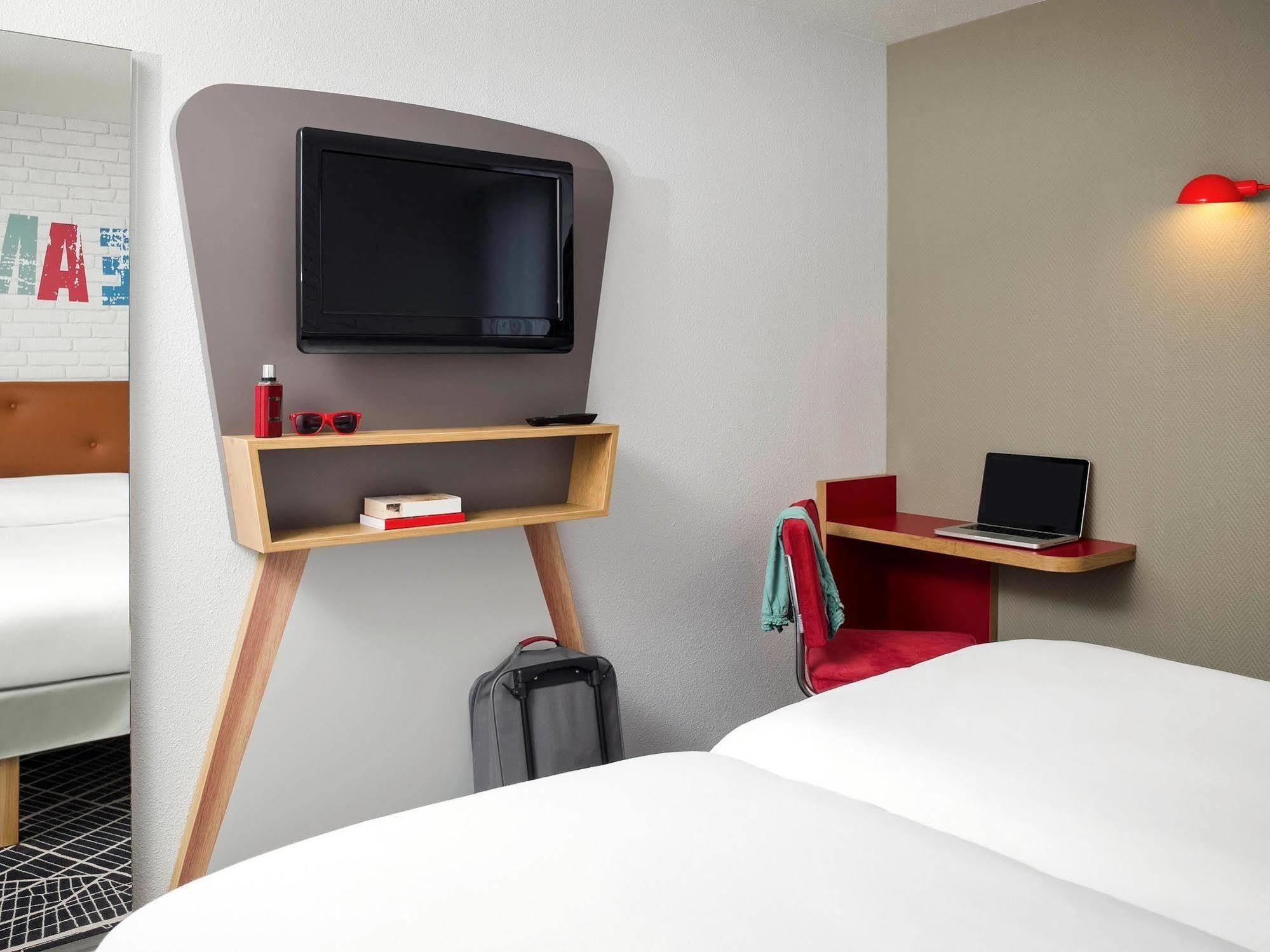 Hotel Ibis Styles Chartres Metropole Le Coudray Exterior foto