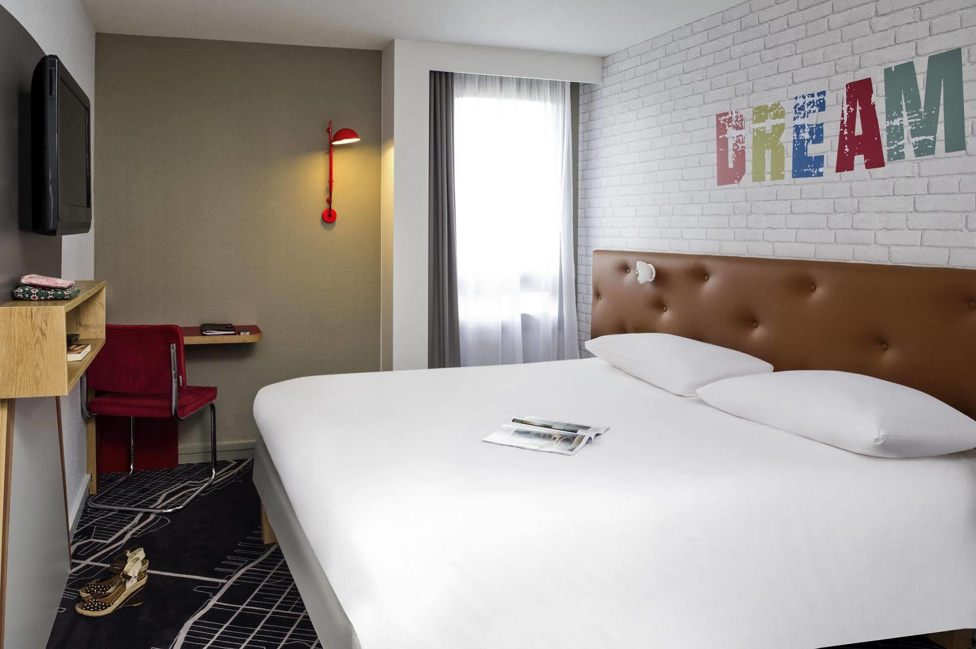 Hotel Ibis Styles Chartres Metropole Le Coudray Exterior foto