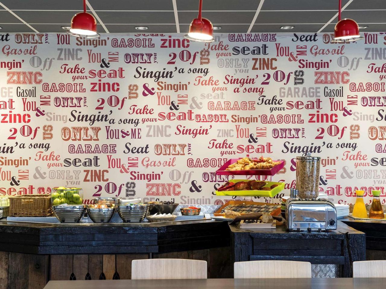 Hotel Ibis Styles Chartres Metropole Le Coudray Exterior foto